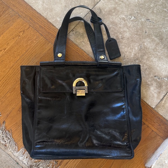 madgley mischka Handbags - BADGLEY MISCHKA ladies patent leather, black bag excellent condition
